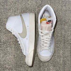 NIKE BLAZER MID 77 'LIGHT BONE'